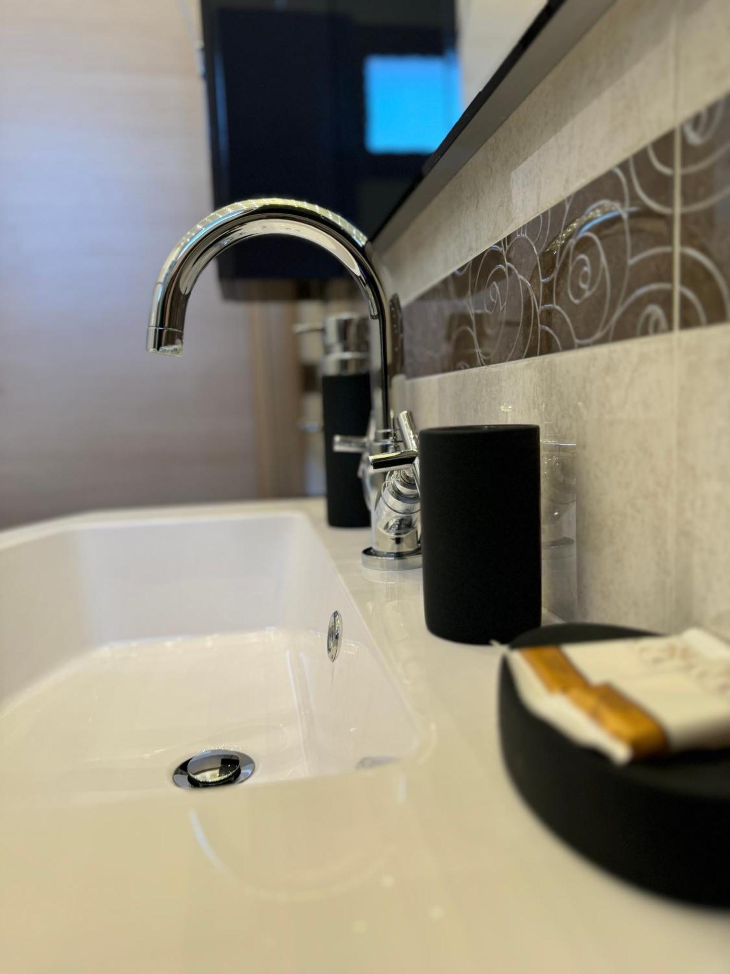 Family Stylish Apartment Norcia Bagian luar foto
